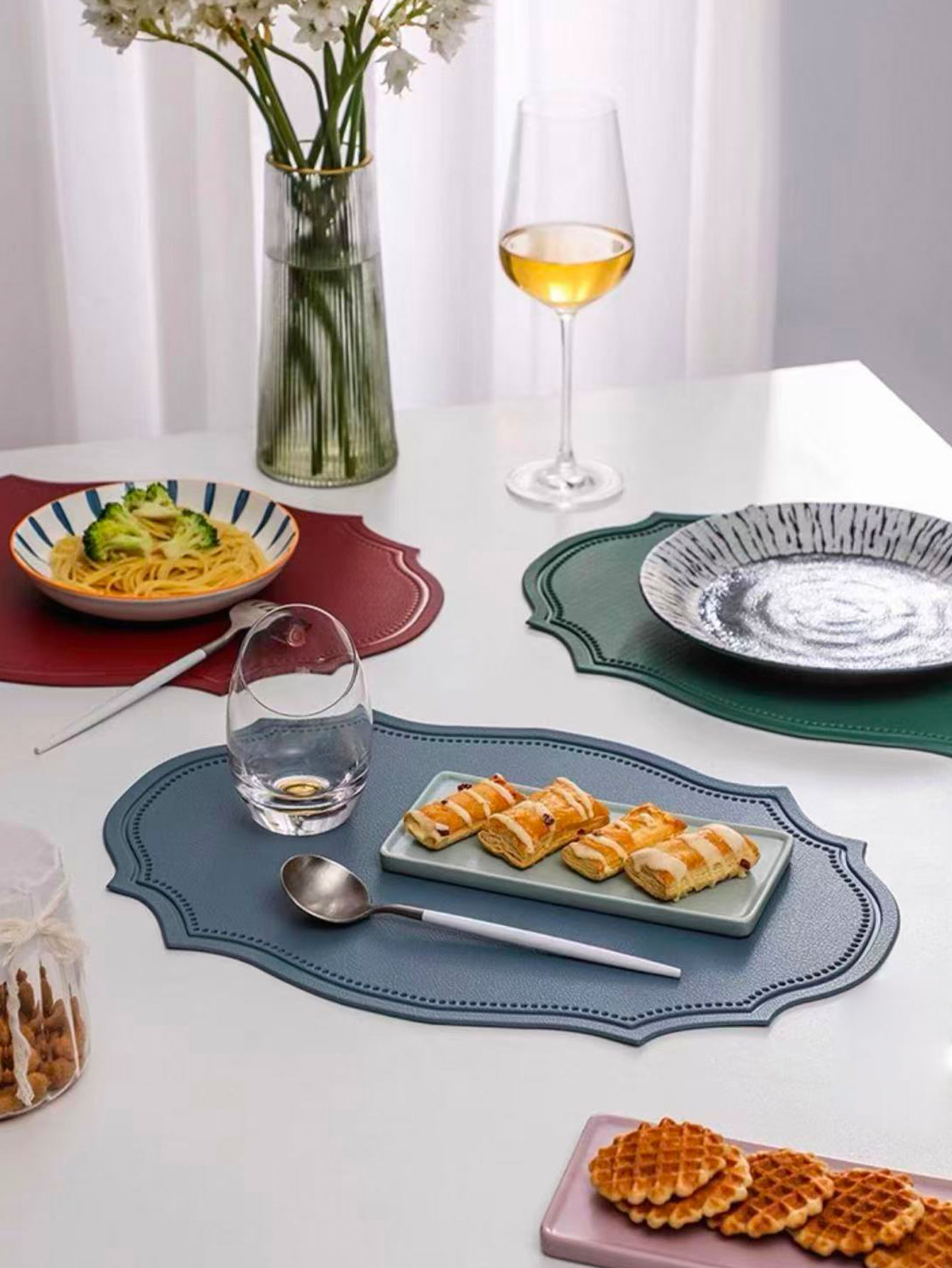 Outdoor Furniture Dining - Deri Placemat Ins Tarzı Yemek Masası